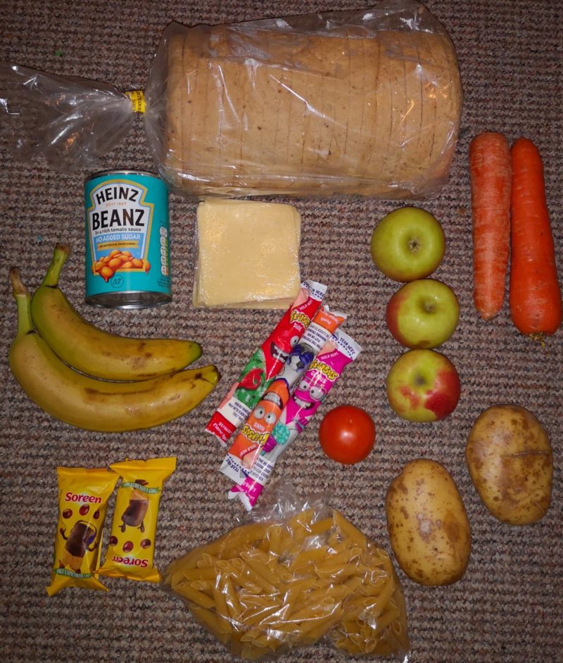 A picture showing the inadequate amount of food contained in the food parcels.